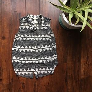 ⚡️SALE!⚡️Black and White Sleeveless Top